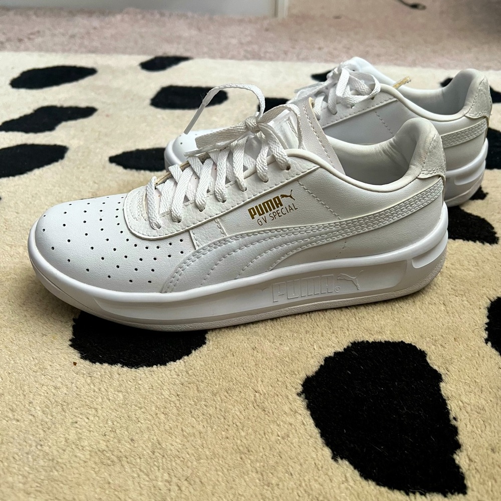 Sz 4 White pumas